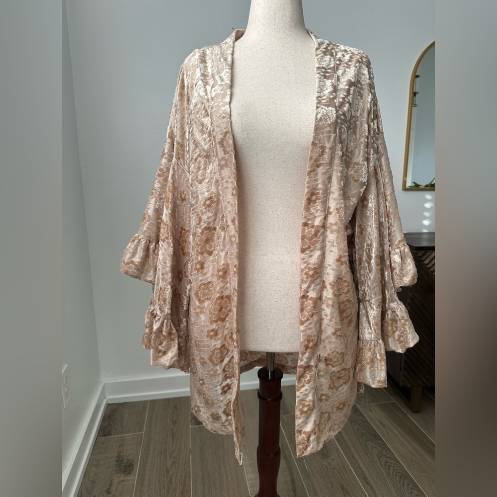 Umgee Floral Velvet Burnout Kimono Cardigan in Beige Festival